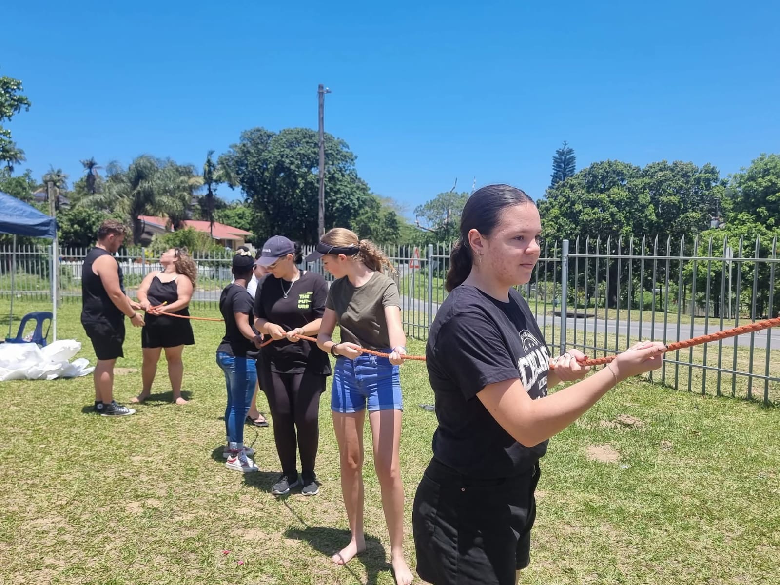 Tug of War / Tou Trek